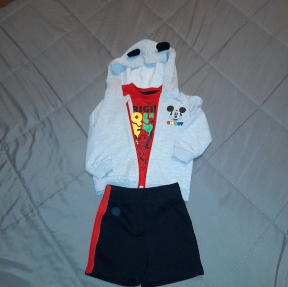 Mickey Mouse Outfit - Picture 2 of 2